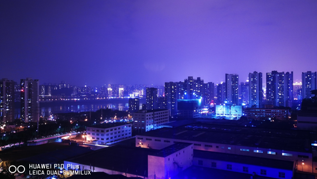 怎样拍出蓝色背景的夜景照片