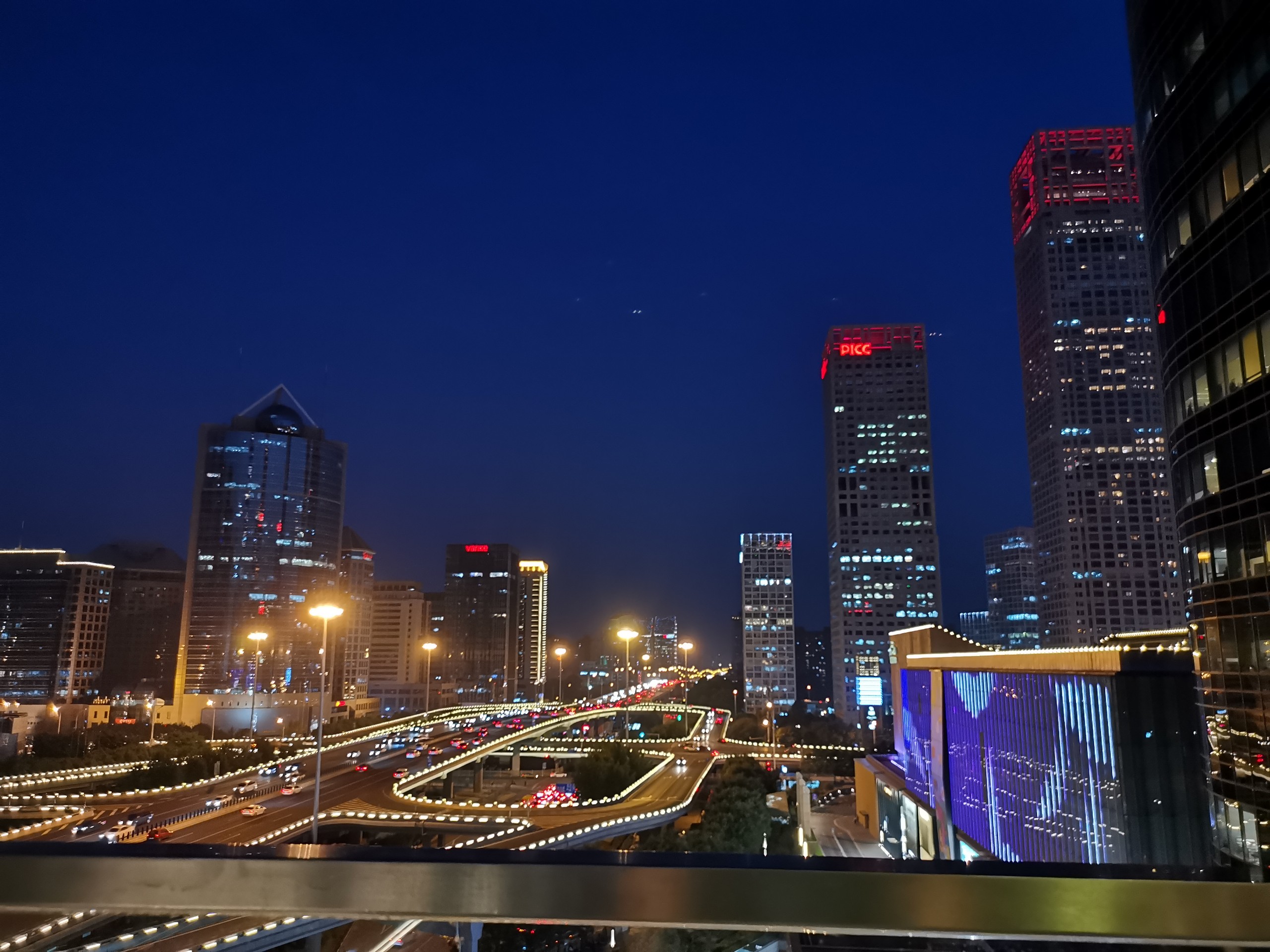 站在国贸观景台赏夜景