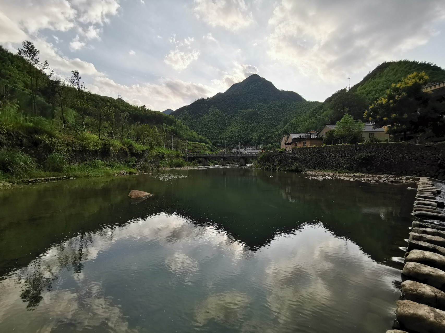 桐庐富春江石舍村