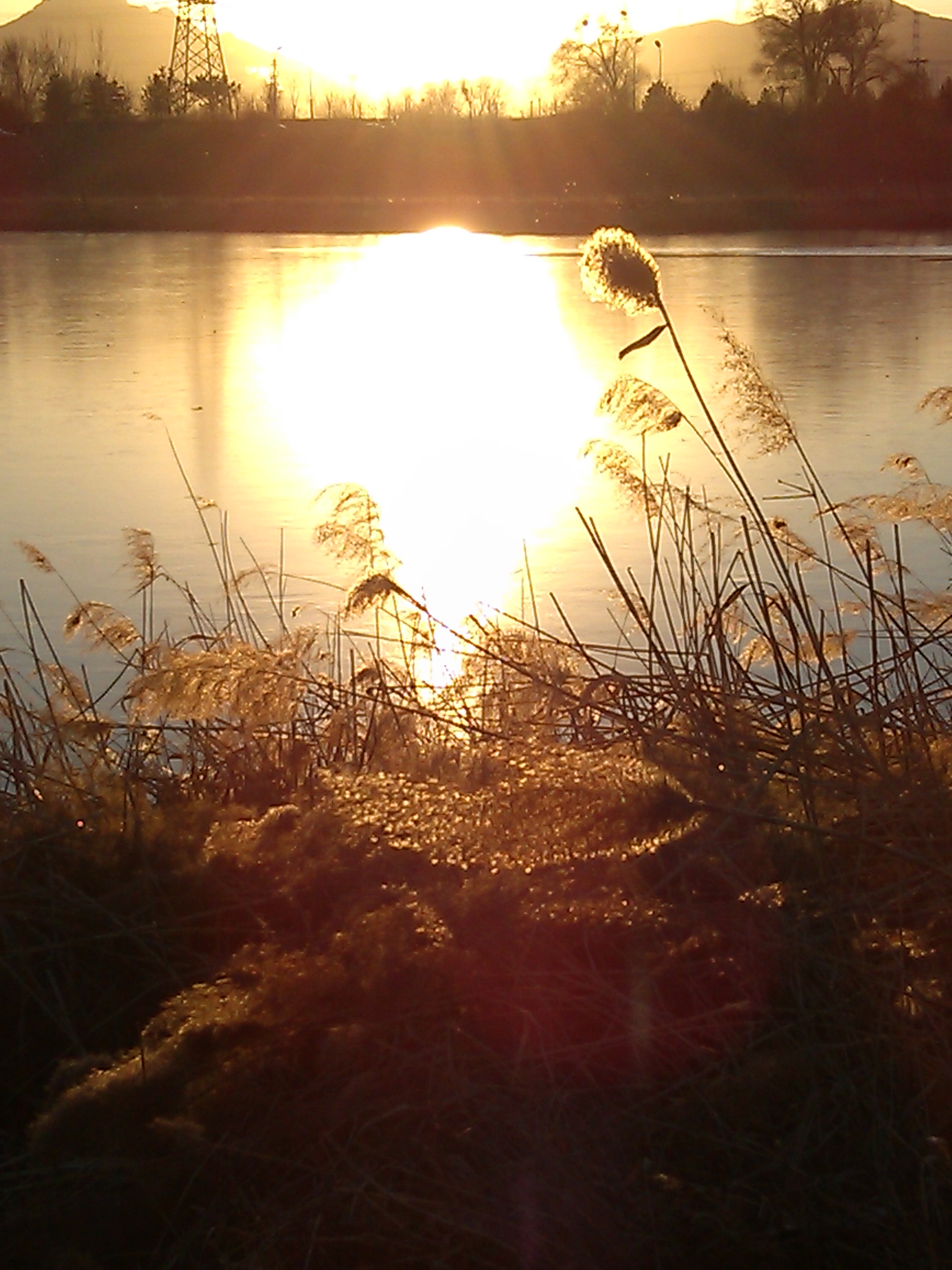 永定河畔 夕阳斜照 微风轻拂 美不胜收 让人流连忘返