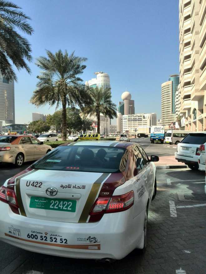 迪拜出租车是凯美瑞.