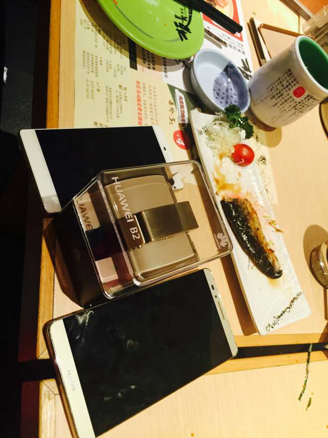 为什么手环按进去了挂不了电话