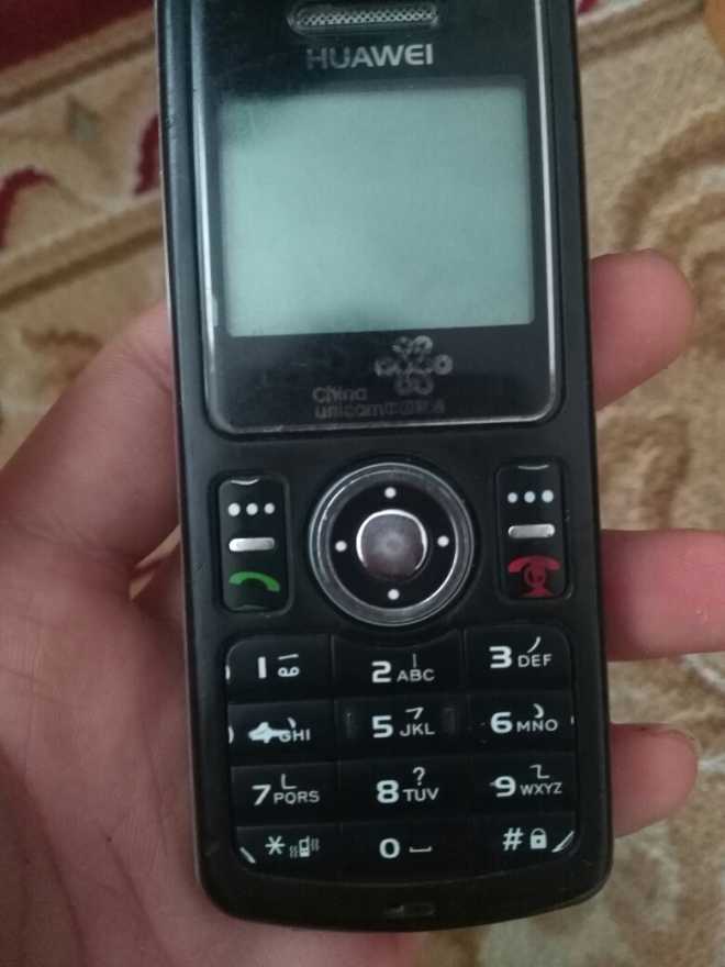 看看我买的最早的一台华为手机!