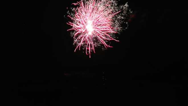 除夕夜,特奉上流光快门拍的烟花.