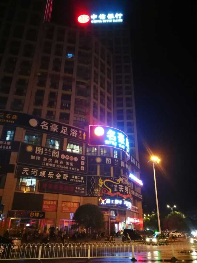 晚上的照片真实 074450dfrzabxqjq18xt3l.jpg