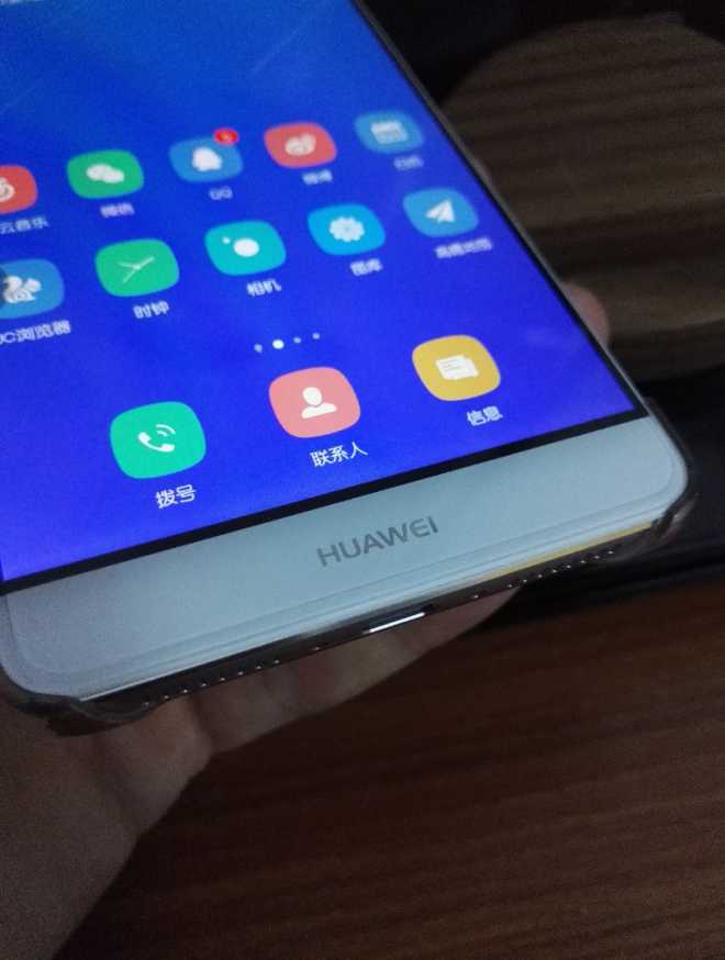 分享一个贴透明钢化膜去白边的技巧