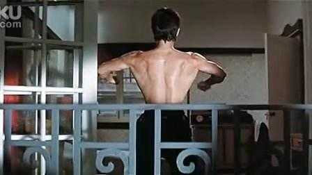 李小龙的背阔肌这么发达,在格斗中到底有何作
