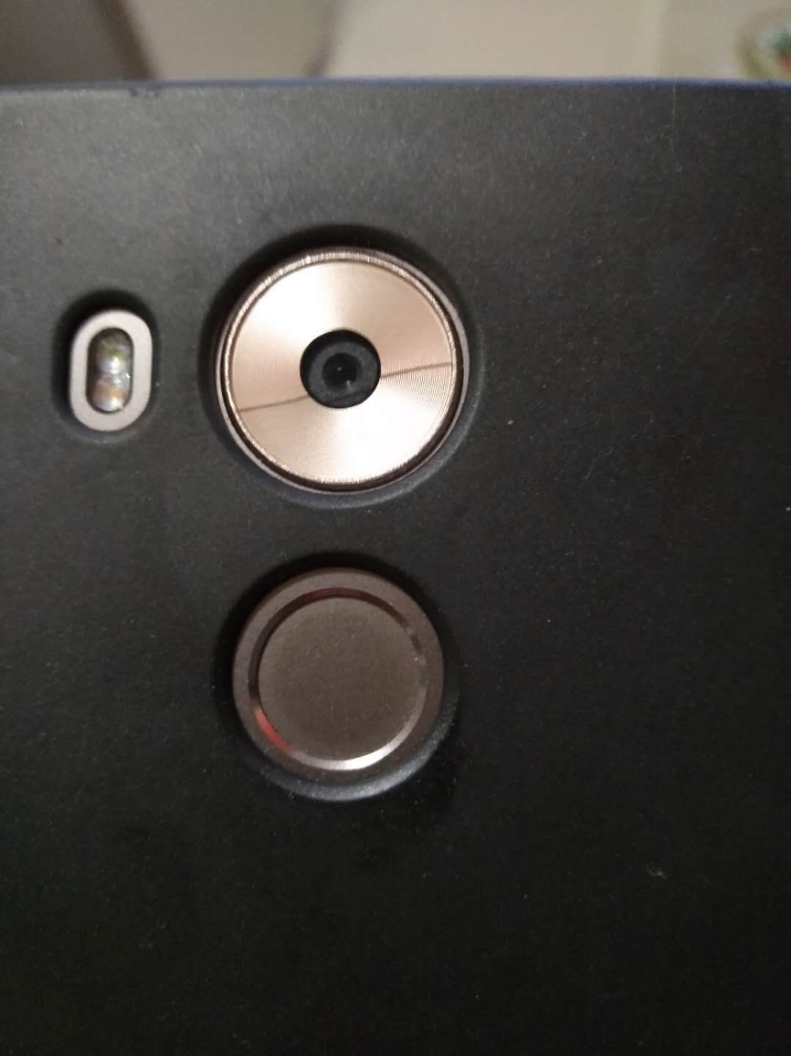 摄像头玻璃自己开裂了