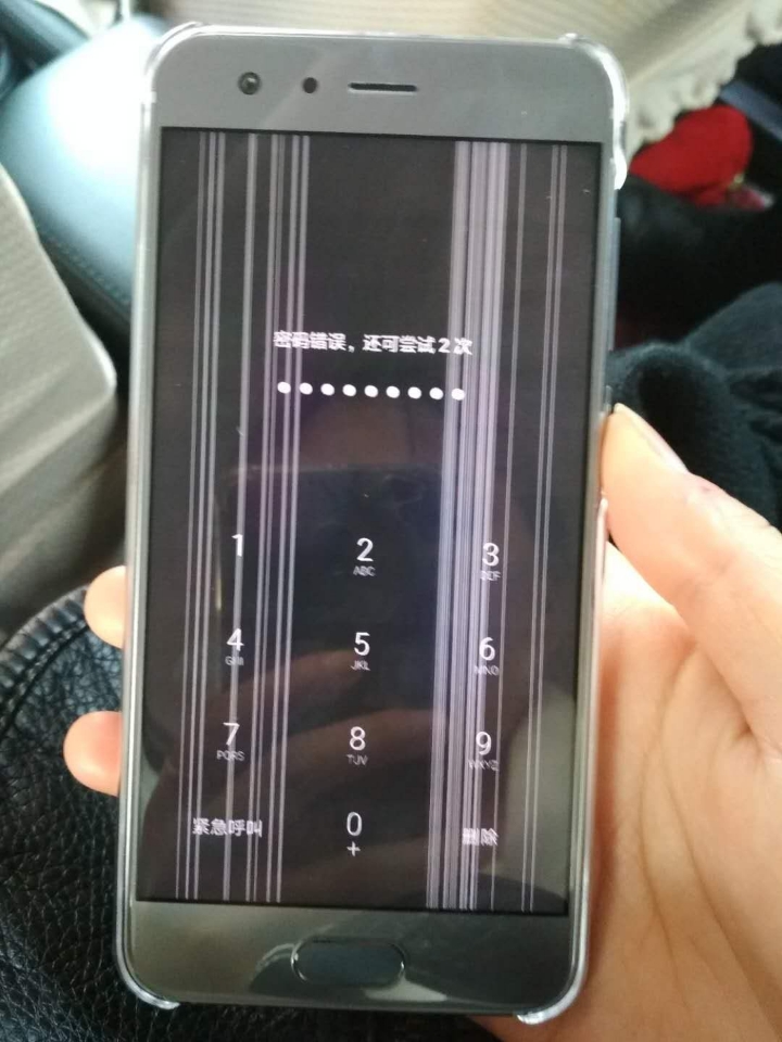 什么也没干,没压没进水,接了个电话就这样了,荣耀9真的**