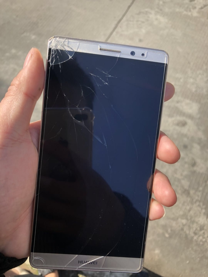 准备换苹果8p了,对华为已经失去信心了.走了.砸手机了