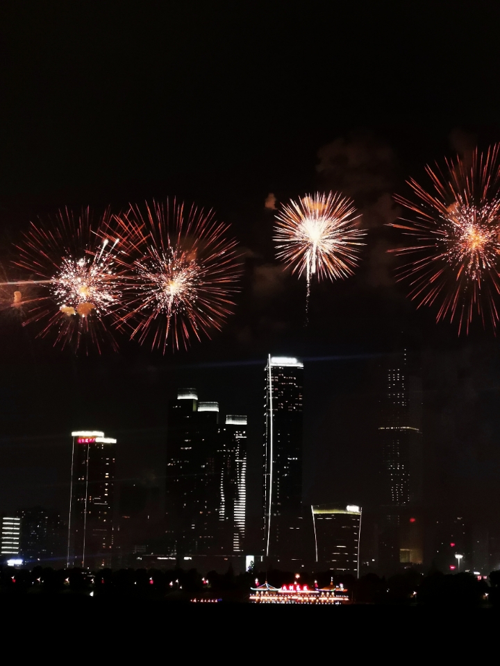 昨天用华为p20pro拍的橘子洲烟花