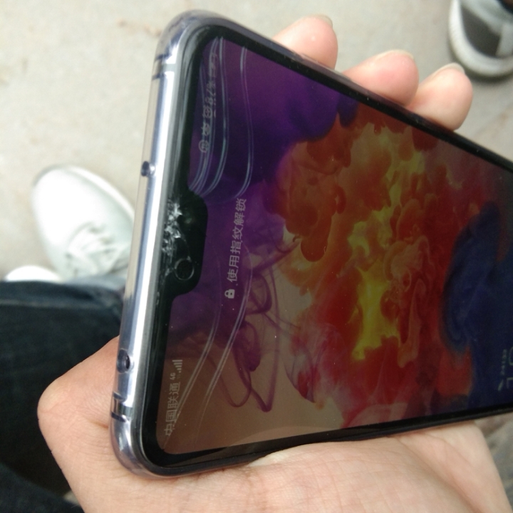 刚到手的p20pro摔了下屏幕碎了