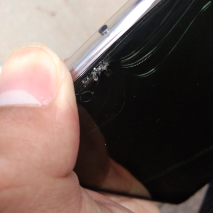 刚到手的p20pro摔了下屏幕碎了 - 华为p20系列分享交流 花粉俱乐部