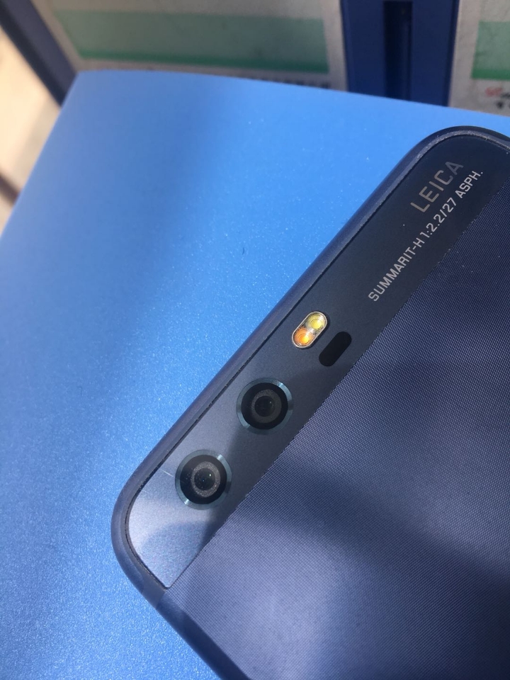 版块 69 华为手机 69 华为p10/p10 plus 69 p10的摄像头进灰