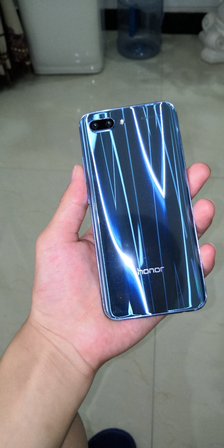 关于荣耀v10该不该入手一说.