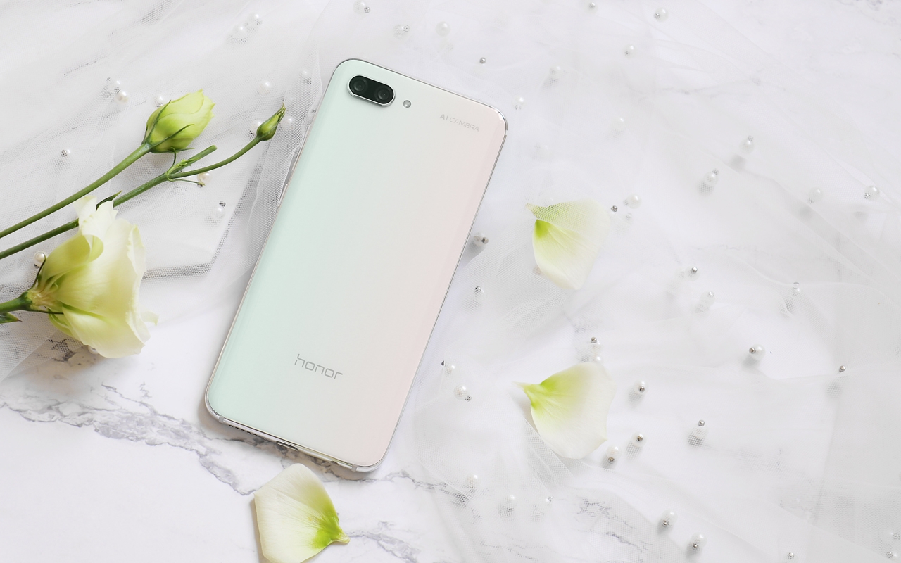 荣耀10新配色——玲兰白