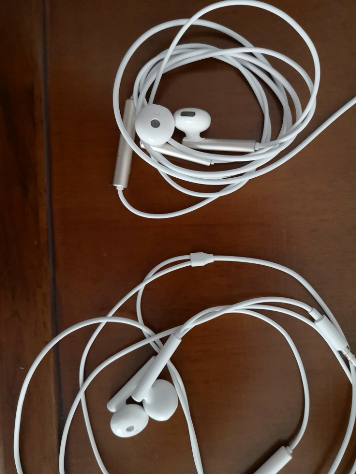 谁知道买一副华为mate10原装耳机多少钱 - 华为mate10系列分享交流 花