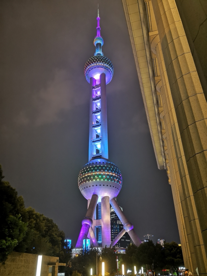 教你用mate10夜景模式夜拍上海东方明珠外滩