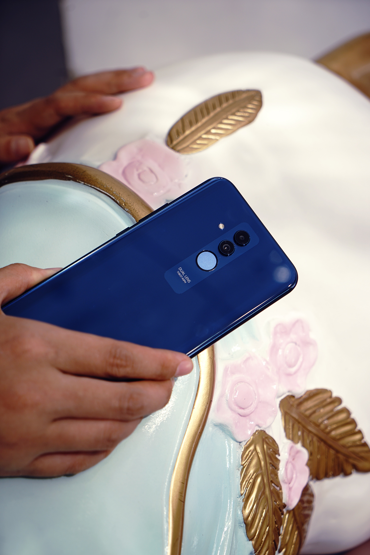 华为麦芒7首发评测:四摄刘海屏 大内存长续航