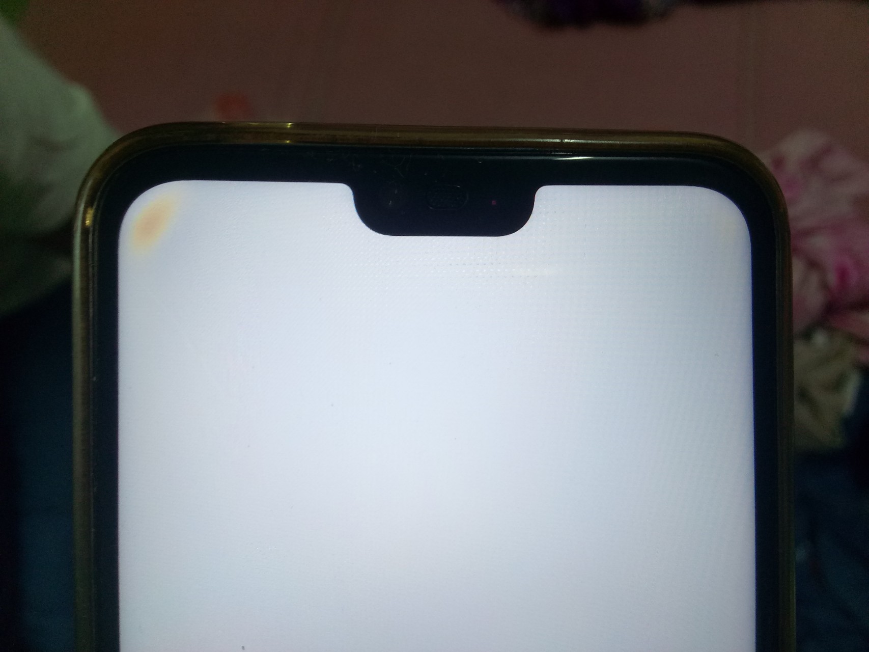 版块 69 荣耀手机 69 荣耀10 69 屏幕左上角右上角出现黄斑右上