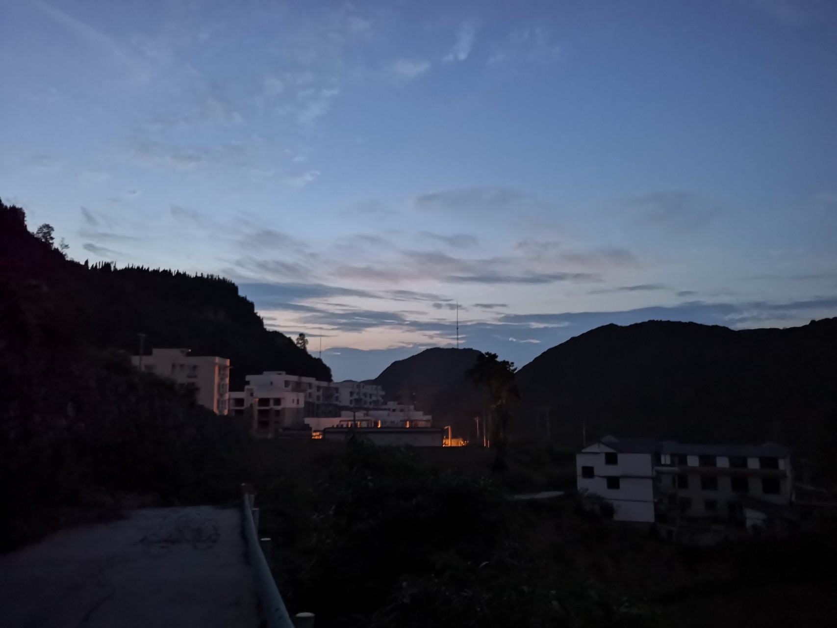 超级夜拍来一张,华为手机除了打大型游戏,其他