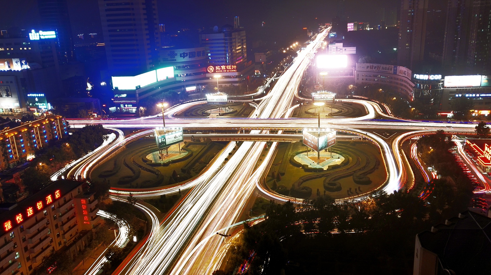 车水马龙 八一立交桥.jpg