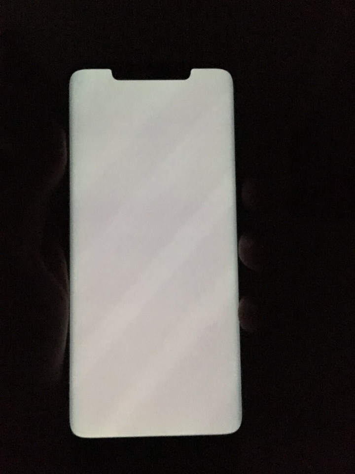 Mate20pro屏幕问题,8+128G UD版本,请指教 绿