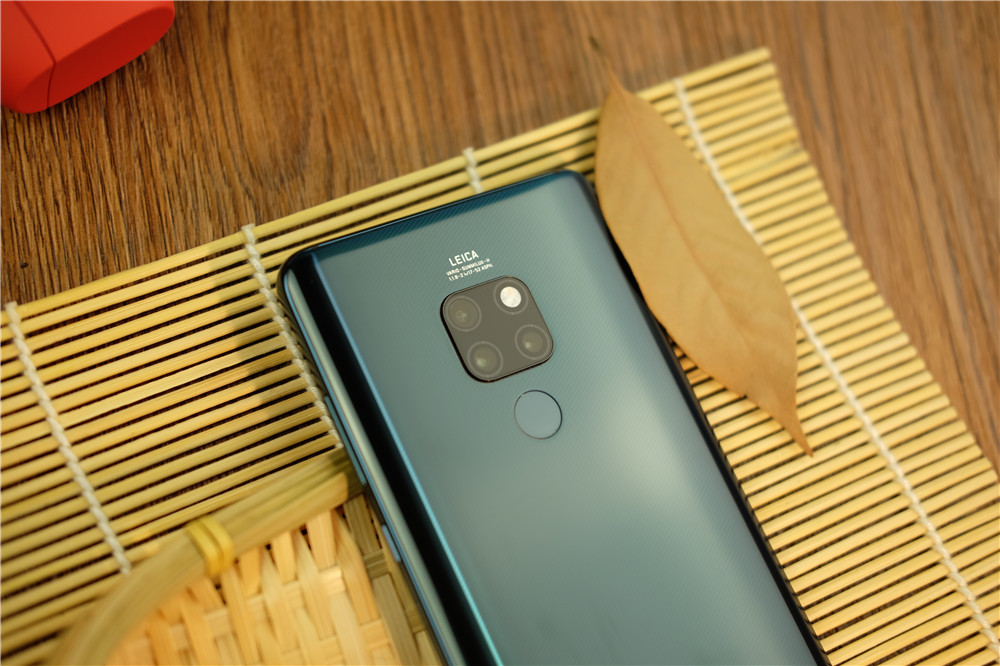 【测评骑士团】晶莹剔透的艺术品——华为mate20翡冷翠赏析