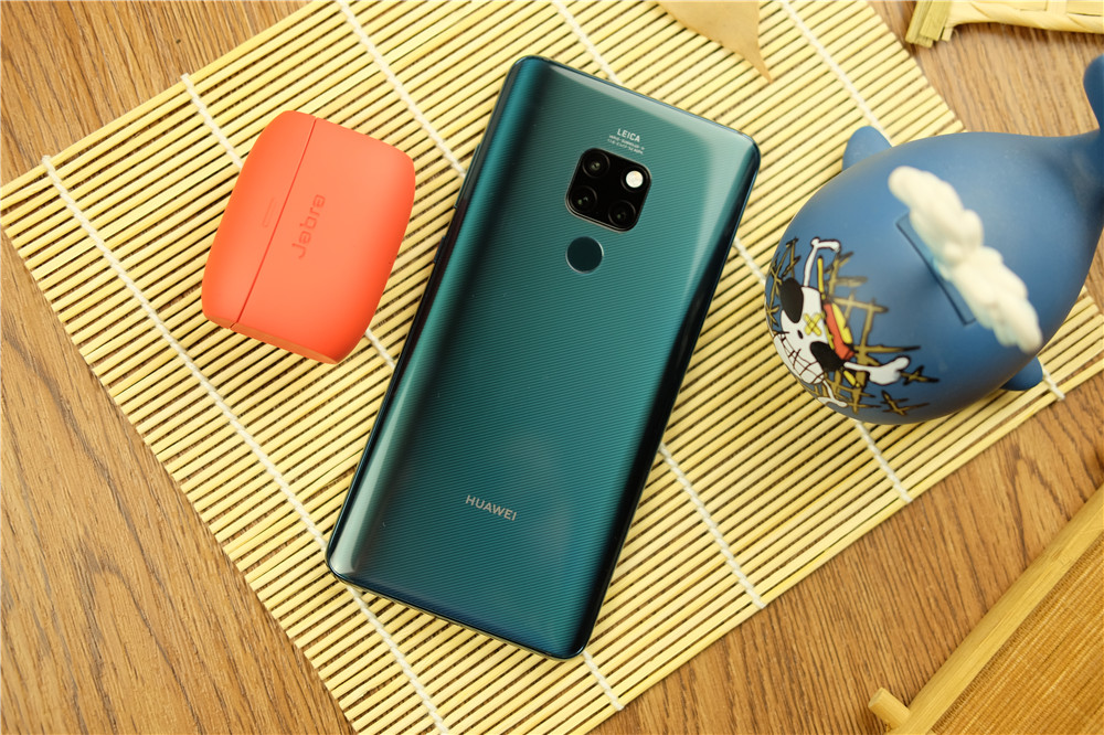 【测评骑士团】晶莹剔透的艺术品——华为mate20翡冷翠赏析