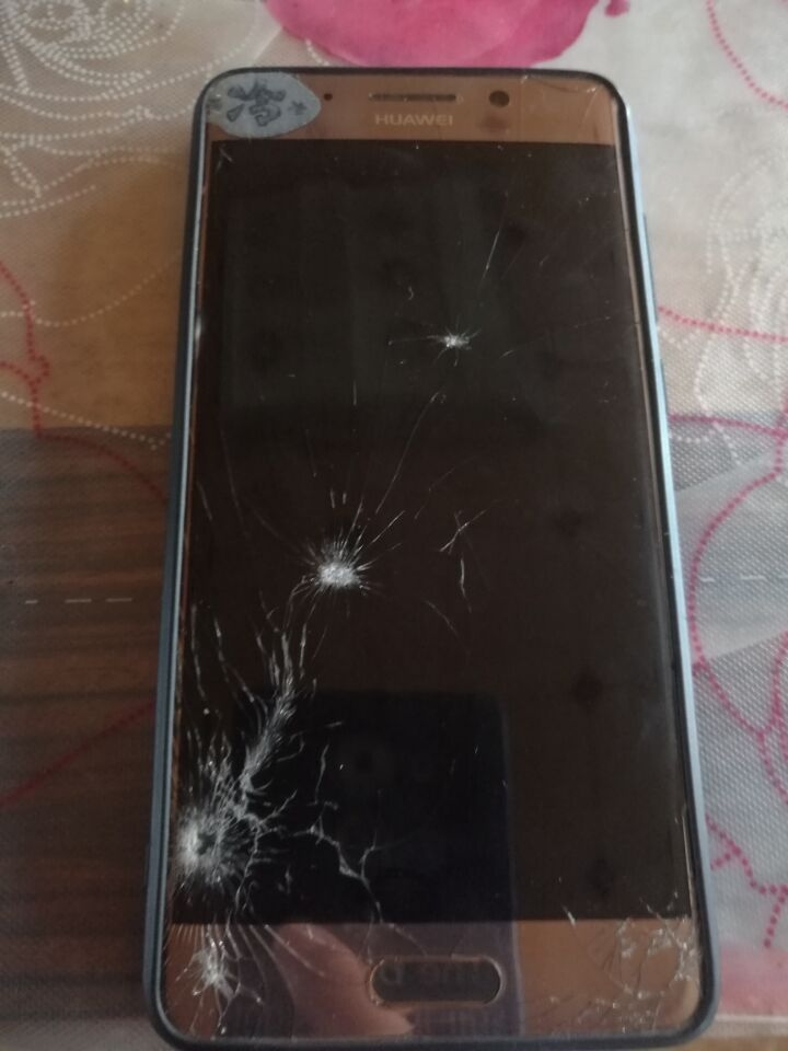 华为mate9pro碎屏