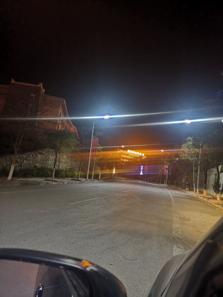 你们的p20pro晚上照有光源的地方会这样吗?