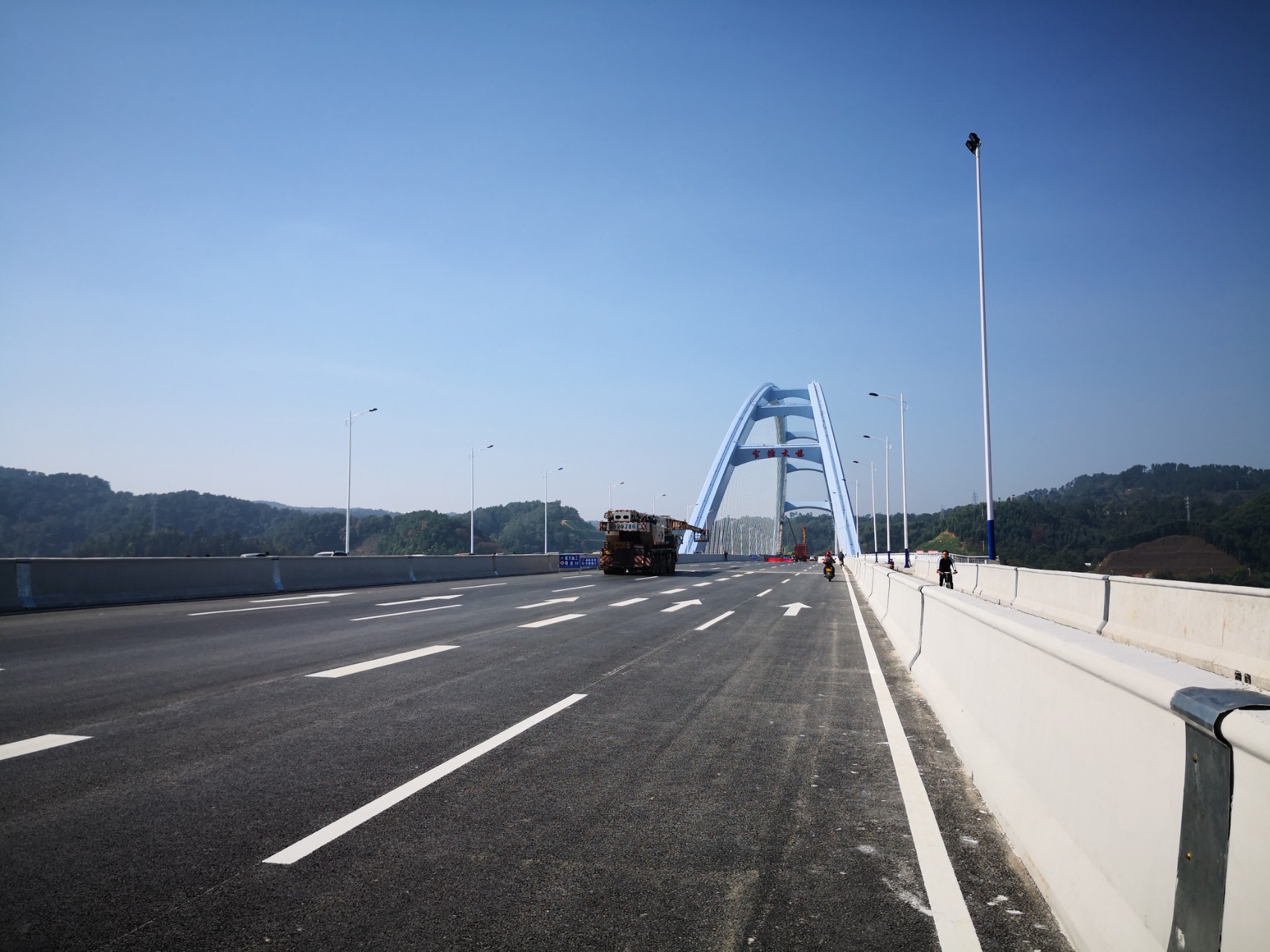 柳州莲花大道通车了