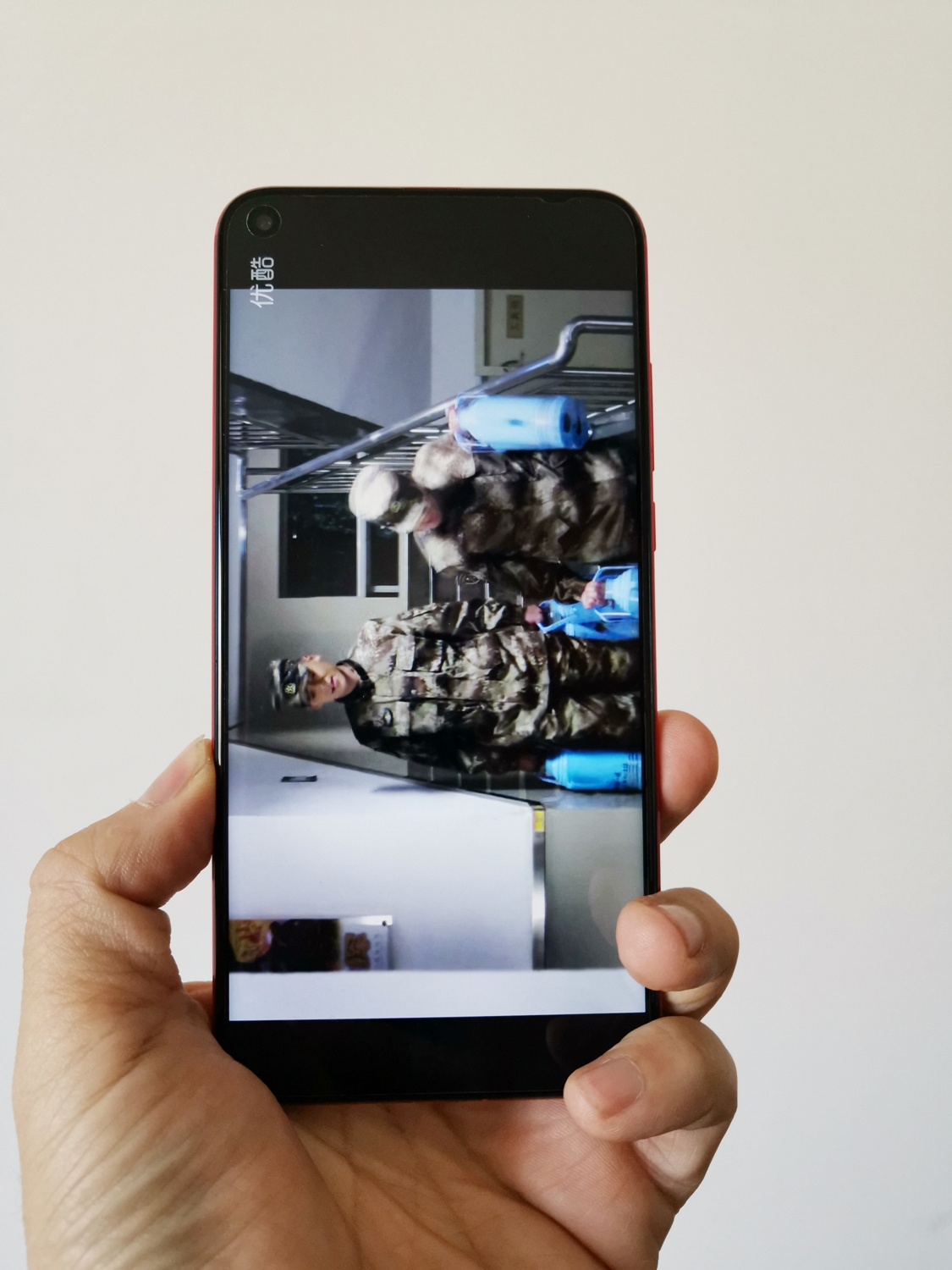 用荣耀magic2拍出v20的中国红情怀