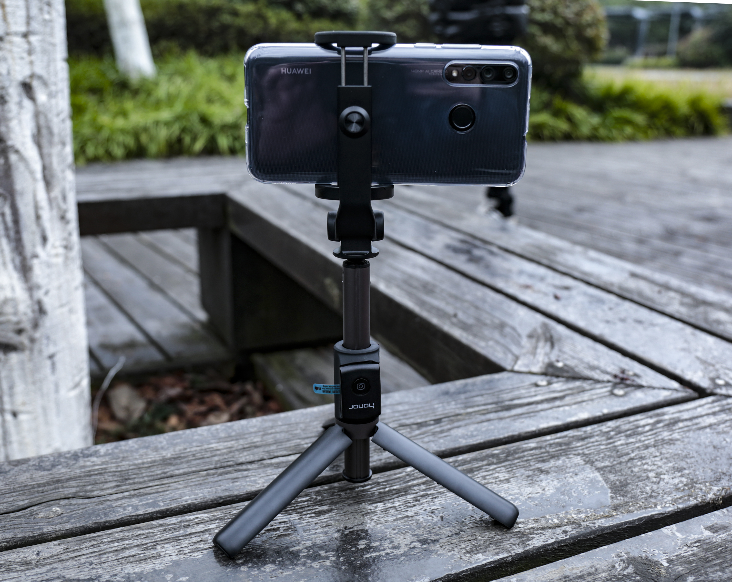 1,遇到很美的风景想拍个全身照,但是用一般的自拍杆拍的效果不好