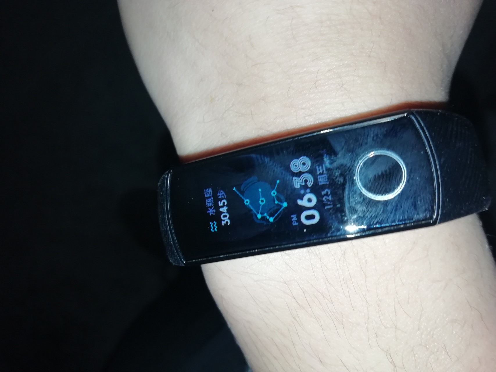 终于更新星座表盘了 - 荣耀手环4晒机评测 花粉俱乐部