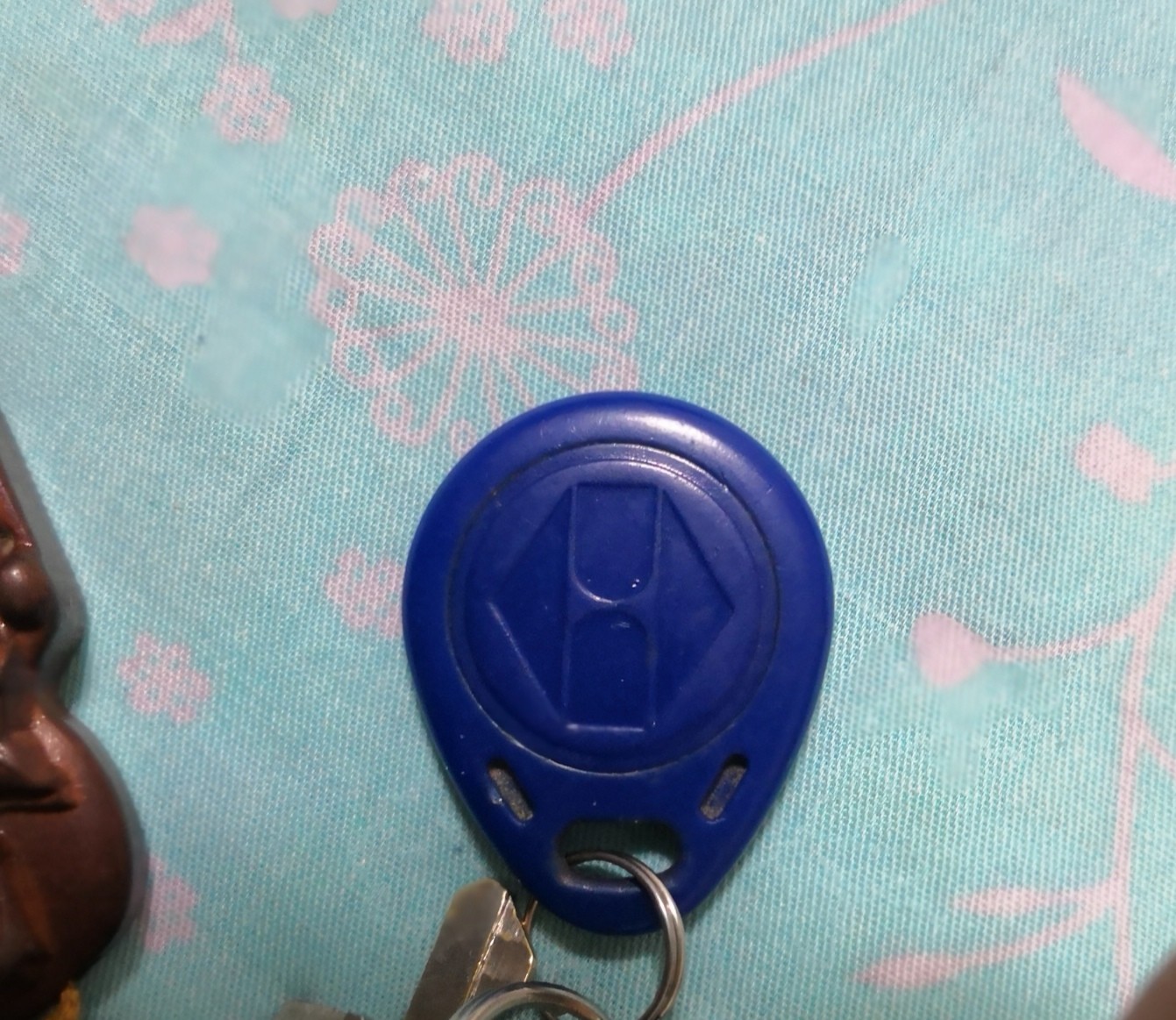 v10的nfc支持这种门禁卡吗.为什么读取不了,怎么看卡的频率呀