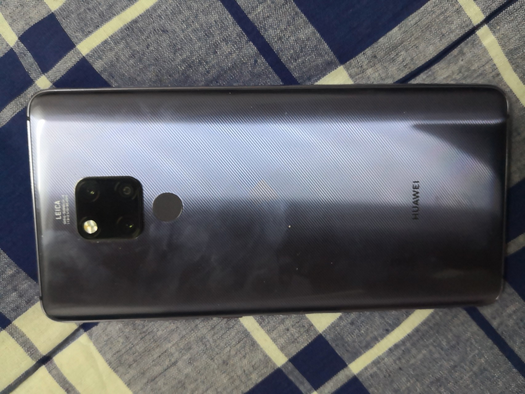 出售华为mate20x6 128g幻影银