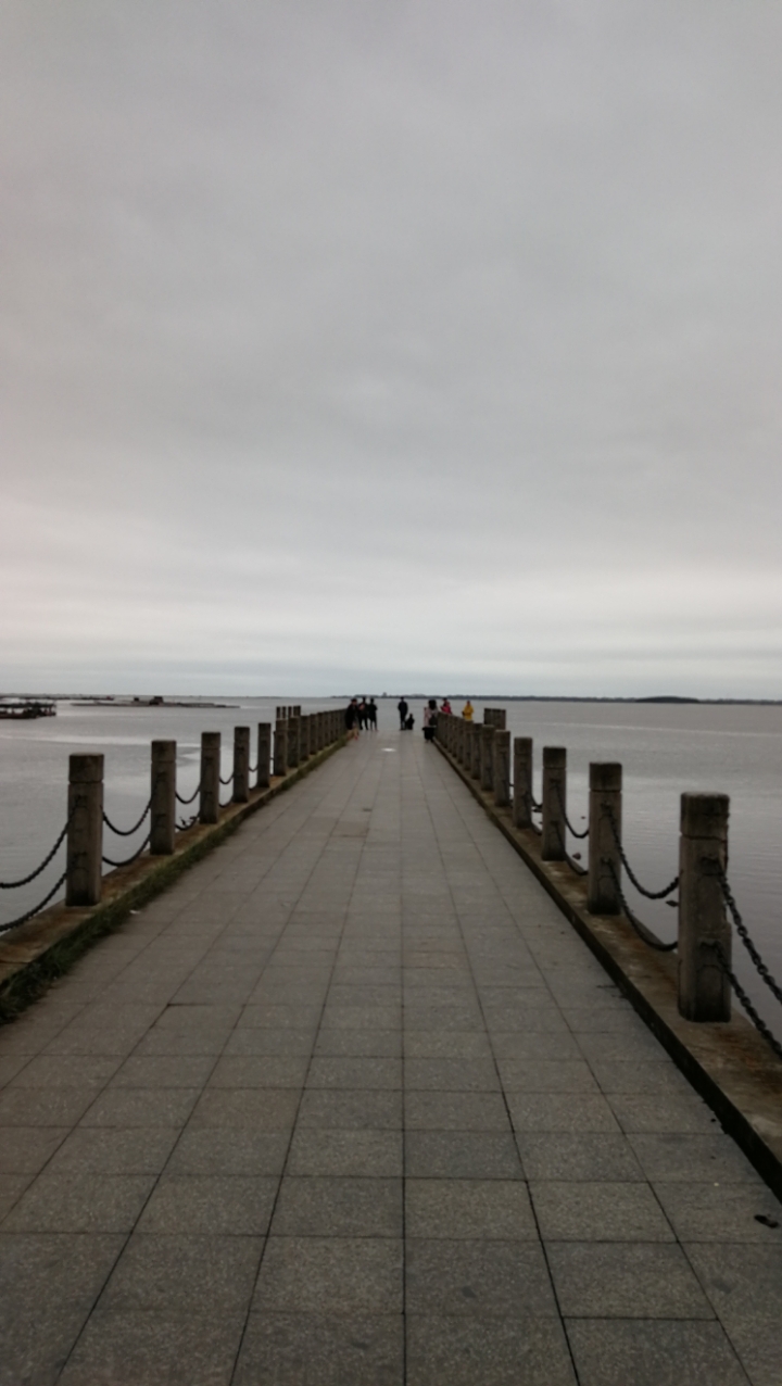 阴天照片,光影丶色彩单调些