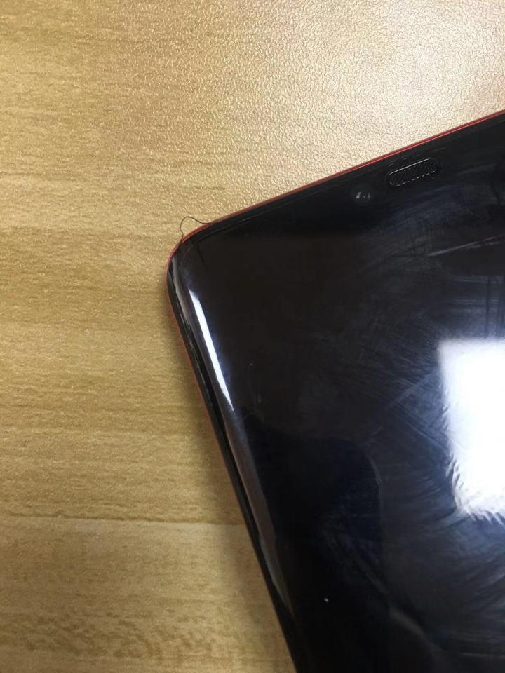 华为mate20pro屏幕脱胶
