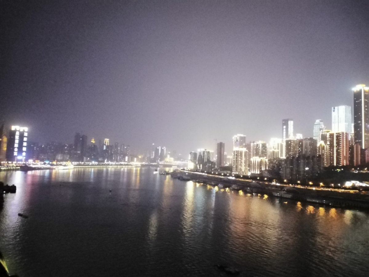 拍照中间曝光过度,边缘不足