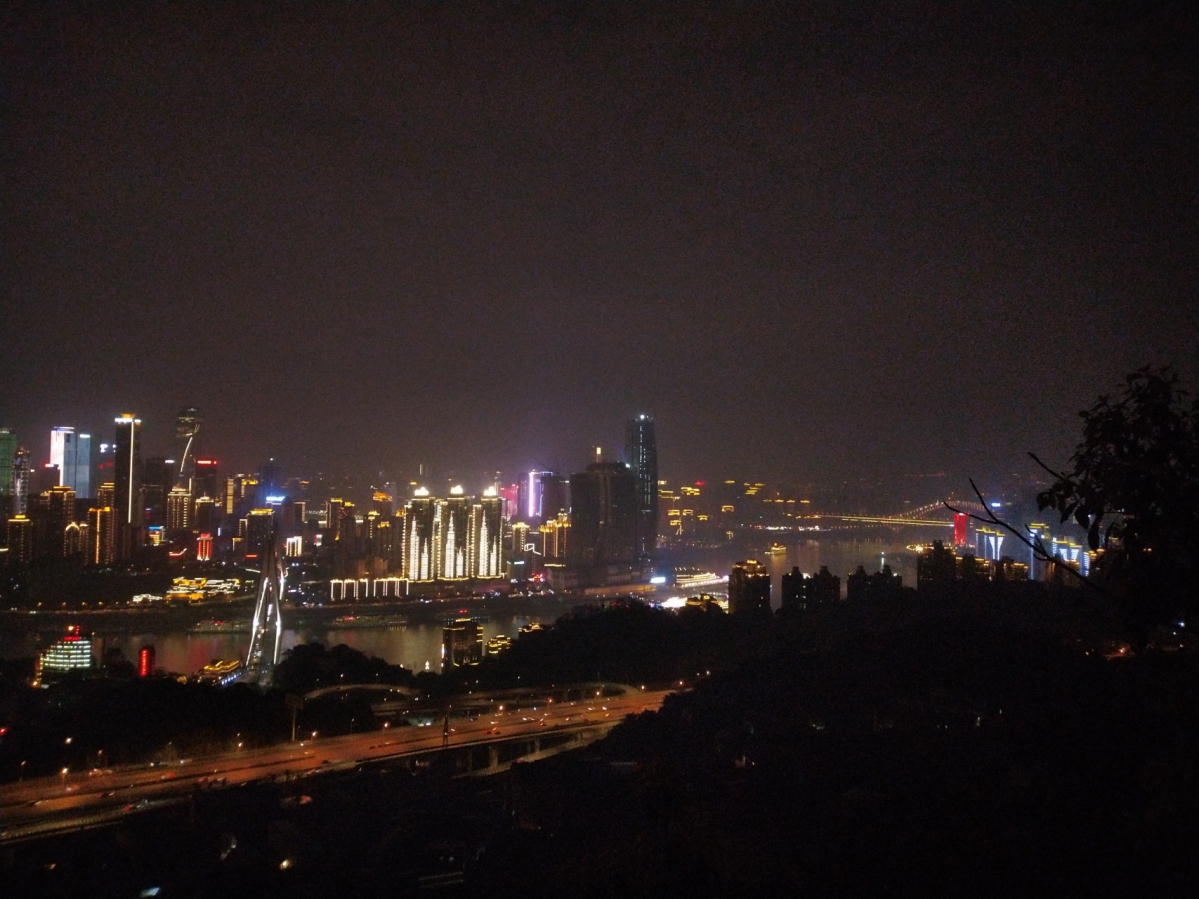 拍照中间曝光过度,边缘不足