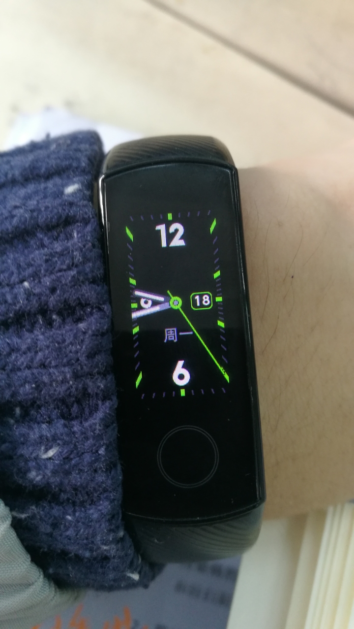 荣耀手环4和华为手环3表盘对比