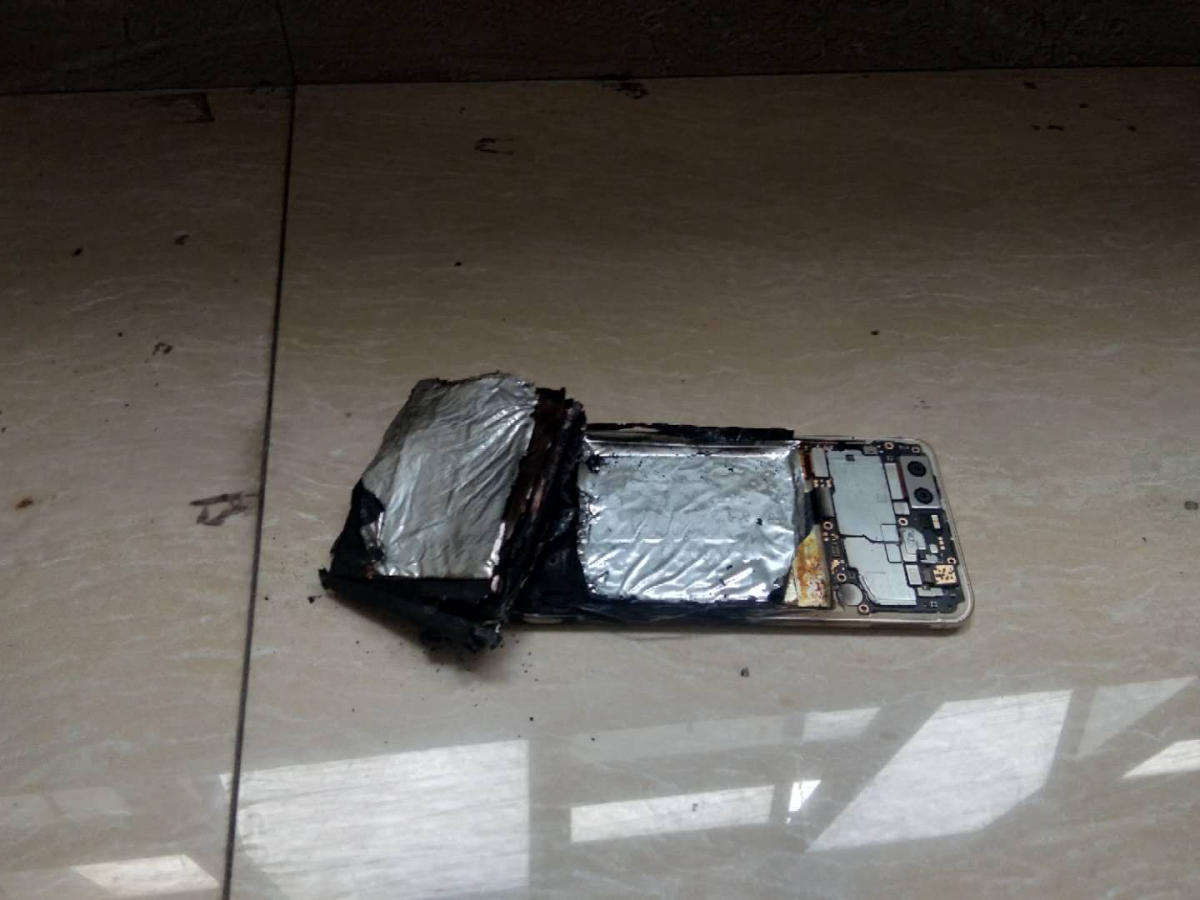 荣耀9手机电池发生燃烧起火