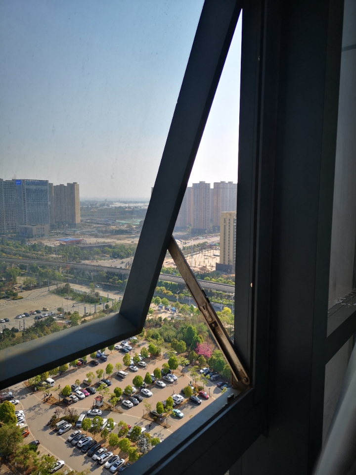 拍照和同事的苹果x对比了一下