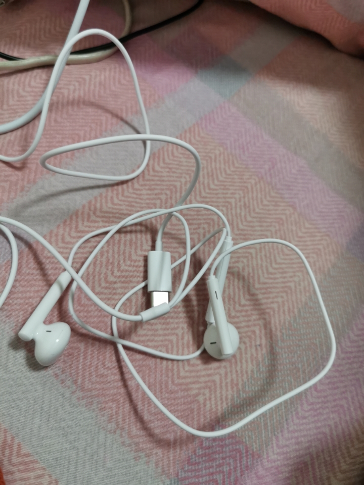 69 华为手机 69 华为p30系列 69 p30pro盒子里送的那个耳机怎么
