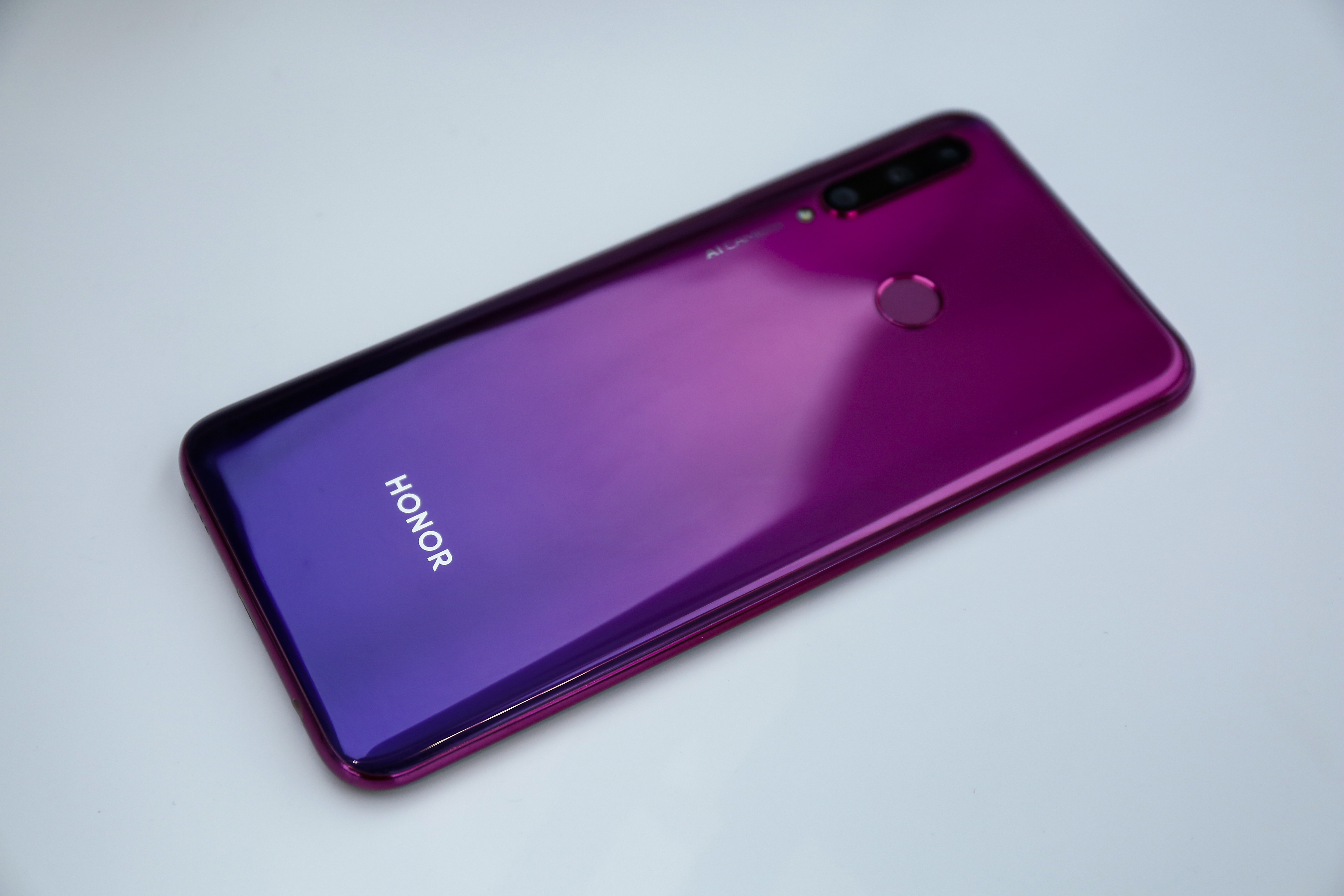 荣耀20i今日发布:1599元良心价格 3200万ai美颜,你心动了吗?