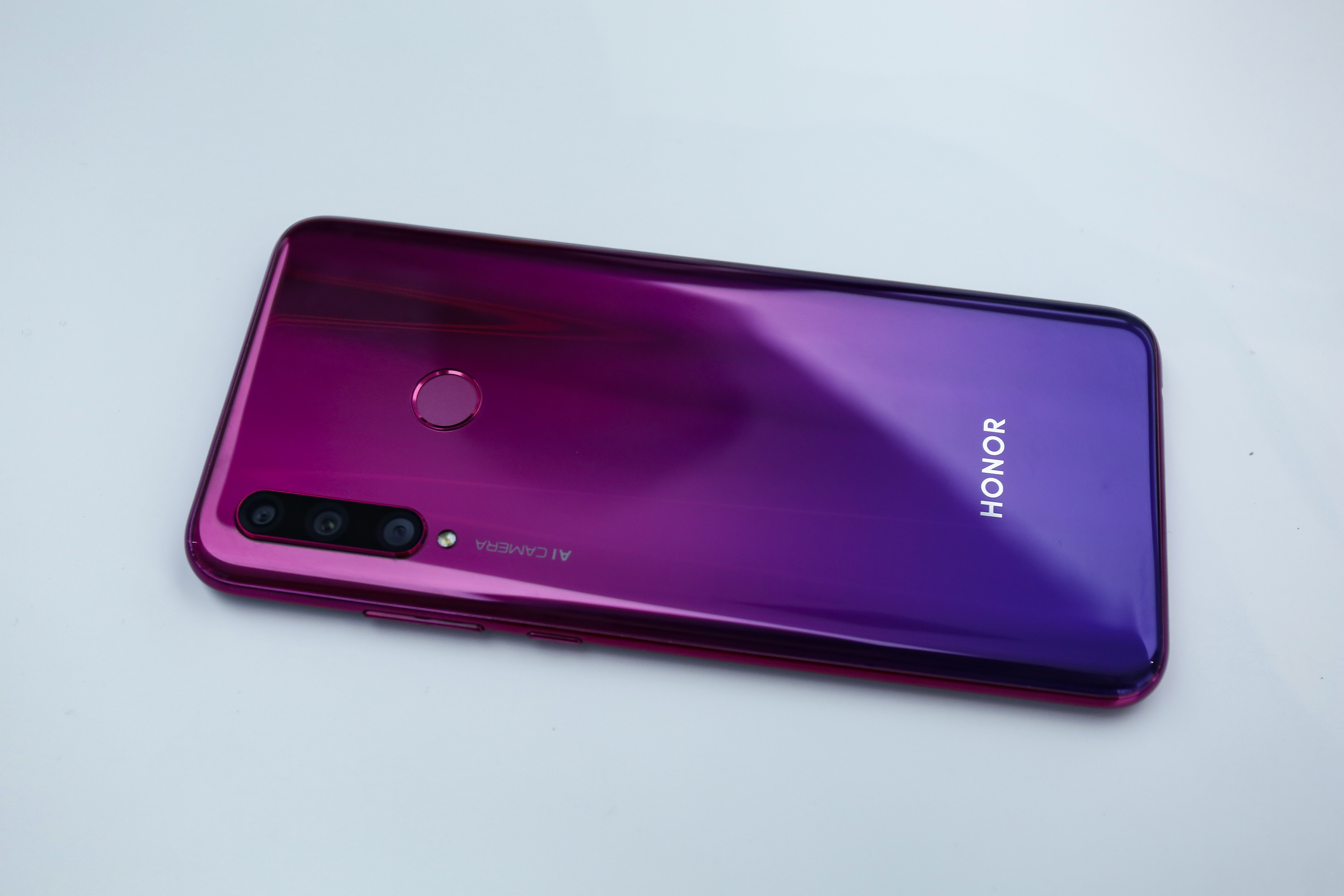 荣耀20i今日发布:1599元良心价格 3200万ai美颜,你心动了吗?