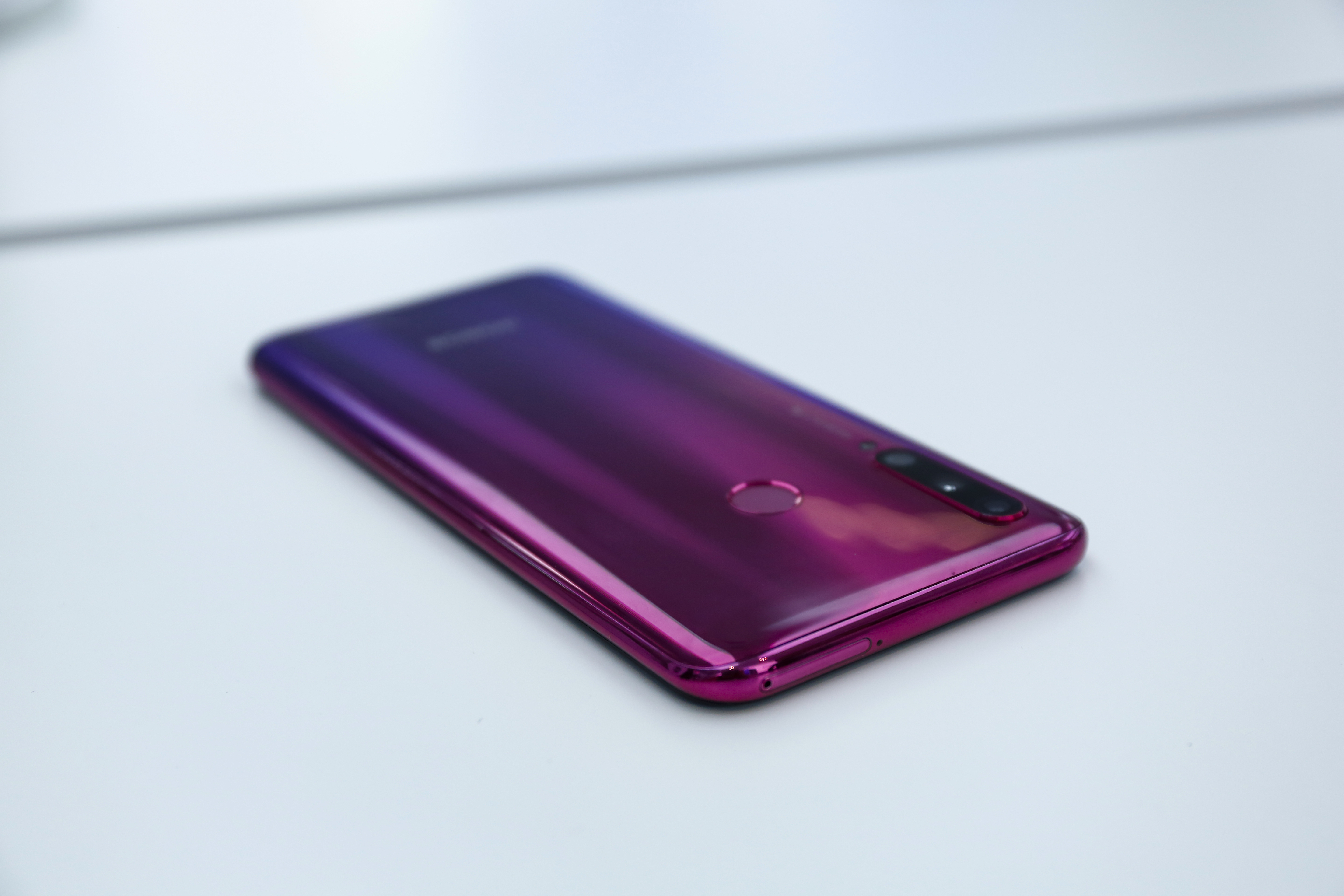 荣耀20i今日发布:1599元良心价格 3200万ai美颜,你心动了吗?