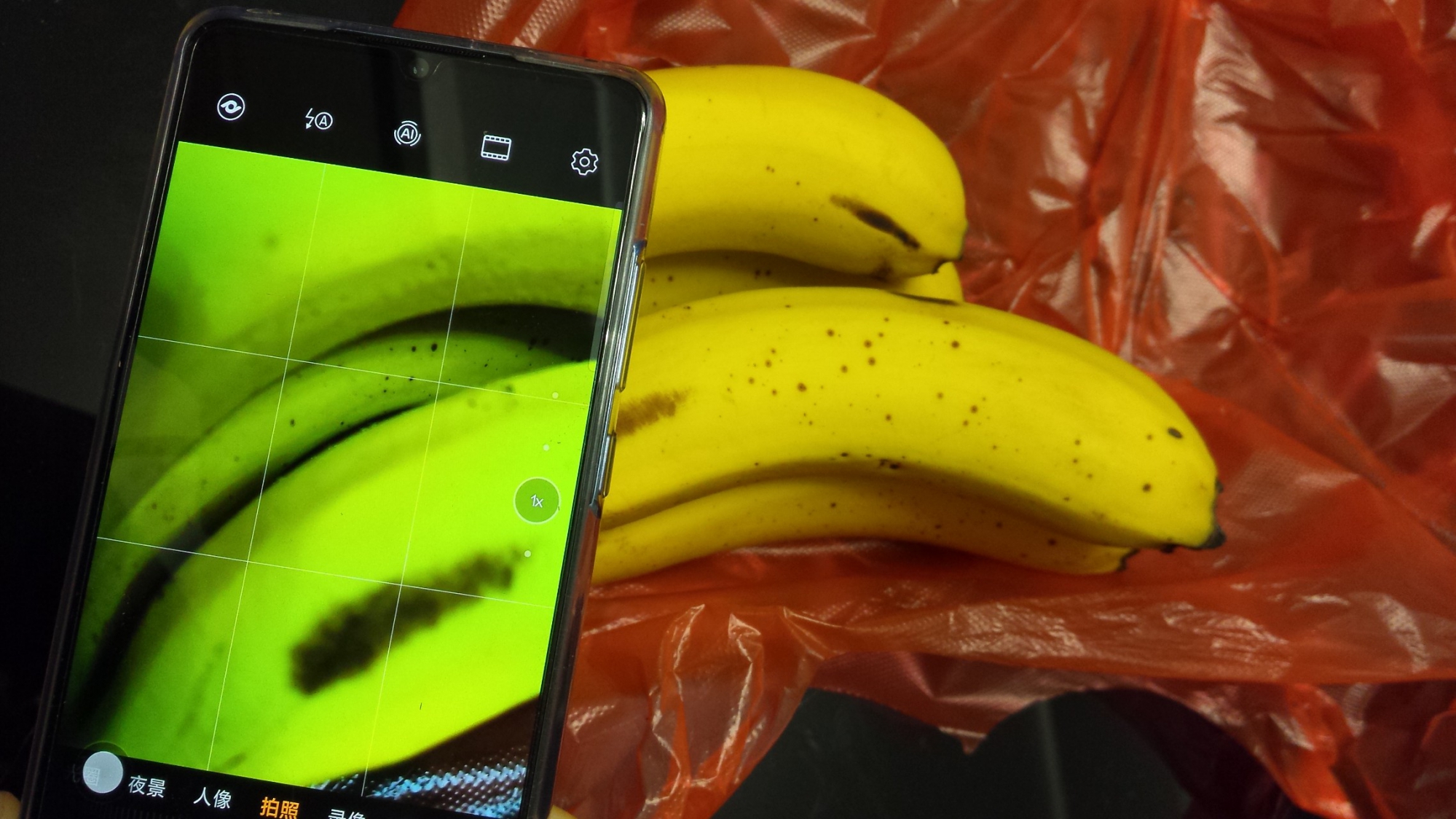 摄像头问题严重,放大模糊,色彩严重失真