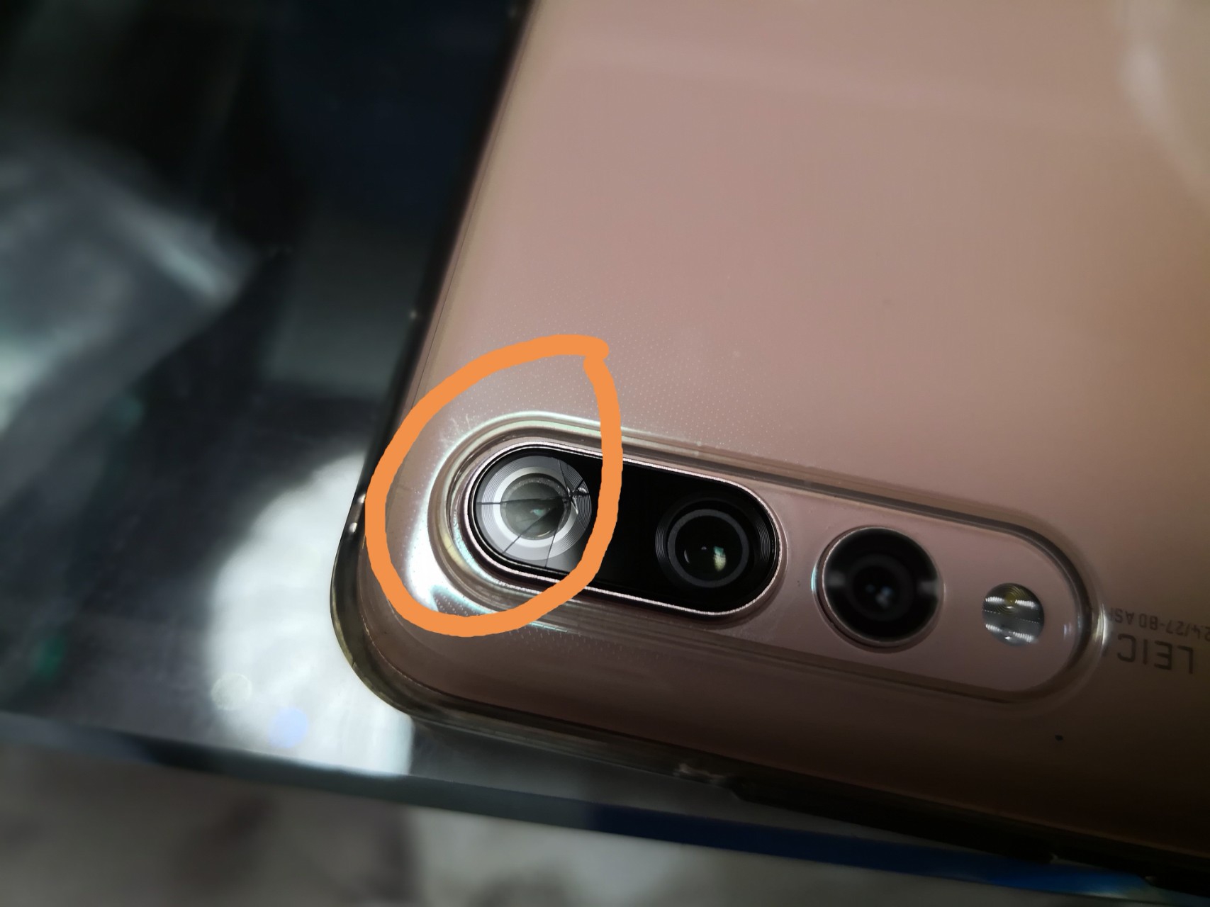 华为手机 69 更多机型 69 华为p20系列 69 p20pro 后摄像头上的